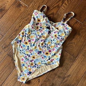 NWOT Old Navy flower one piece swimsuit size XL